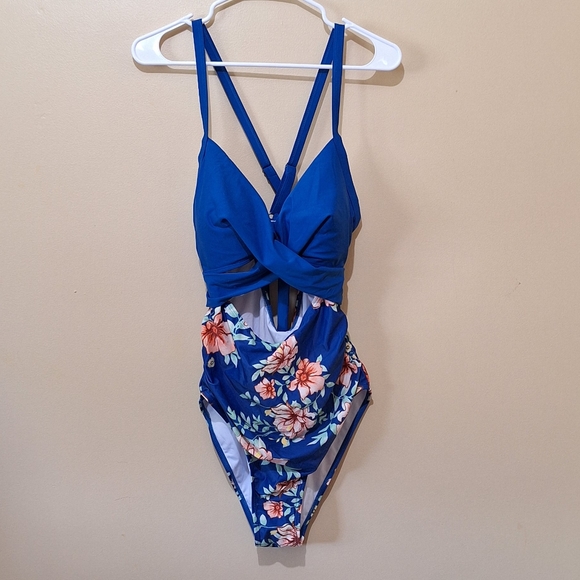 NWOT Cutout Swimsuit - Picture 2 of 4